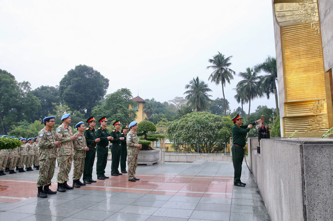 Các sỹ quan mũ nồi xanh phát động thi đua lập công dâng Bác ảnh 3