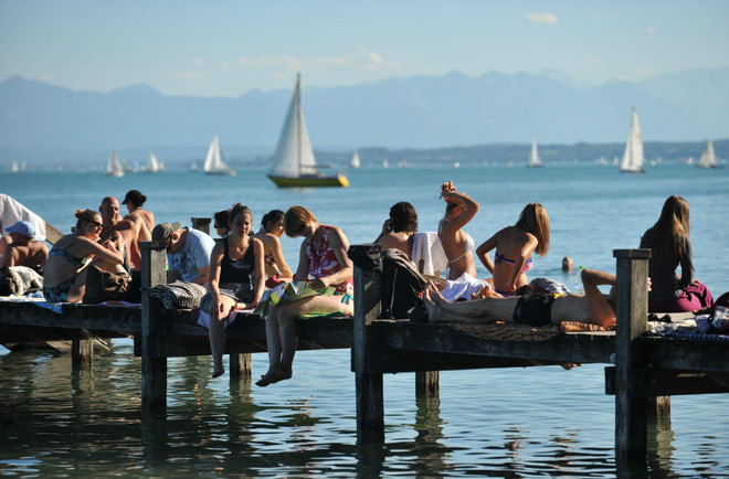 Những người dân ở quận Starnberg giàu có nhất Bavaria. (Ảnh: DPA) Chênh lệch thu nhập giữa các vùng trên nước Đức vẫn khá lớn ảnh 1