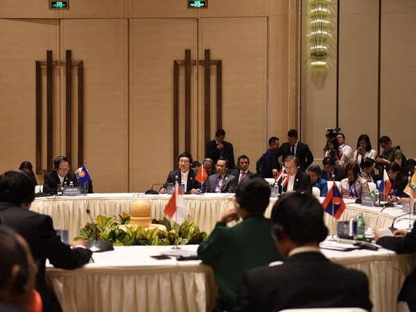 Quang cảnh Hội nghị đặc biệt Bộ trưởng Ngoại giao ASEAN-Trung Quốc. (Ảnh: Hải Yến/TTXVN) Toàn văn Tuyên bố báo chí của các Bộ trưởng Ngoại giao ASEAN ảnh 1