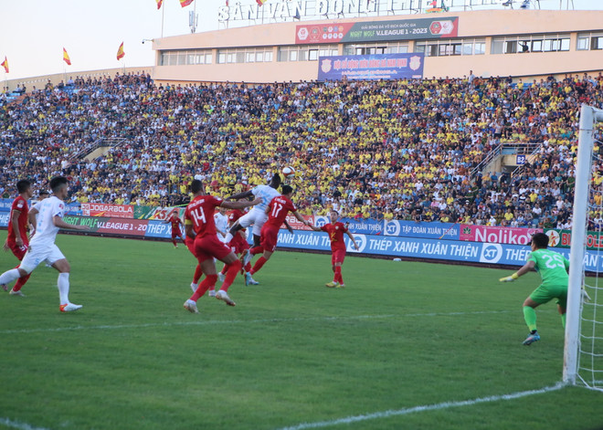 Thắng 'hủy diệt,' TP.HCM đẩy Đà Nẵng xuống thế chân vị trí cuối bảng ảnh 2