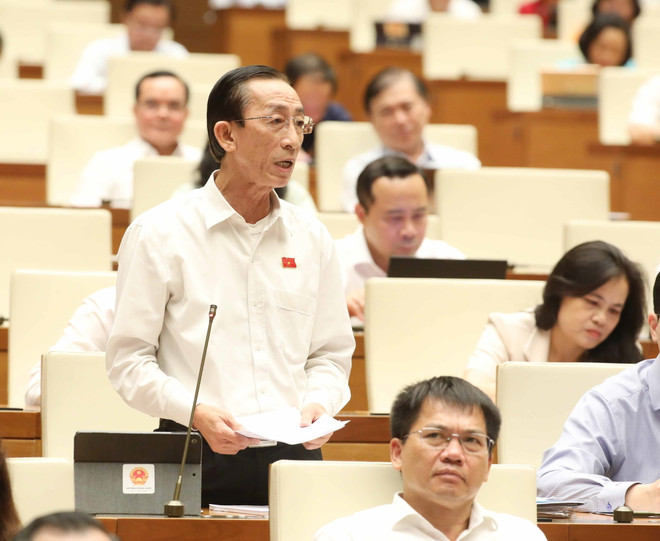 Đại biểu Quốc hội Thành phố Hồ Chí Minh Trần Hoàng Ngân tranh luận. (Ảnh: Phương Hoa/TTXVN) Quốc hội khóa XV: Để sức khỏe nền kinh tế tiếp tục hồi phục, bứt phá ảnh 1