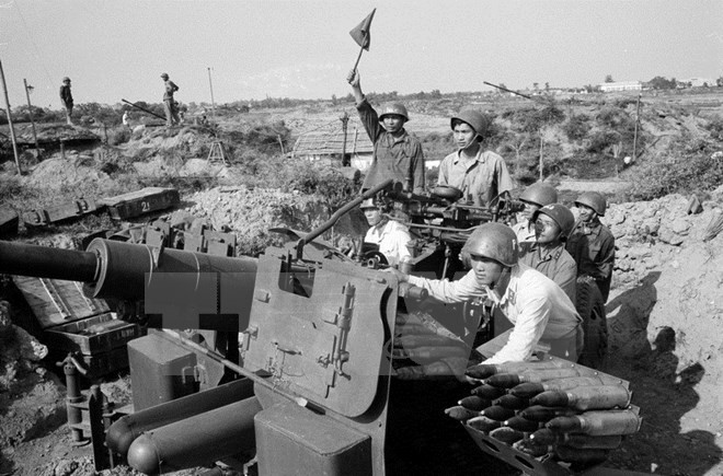 Sự kiện trong nước 25-31/12: 45 năm Điện Biên Phủ trên không ảnh 1