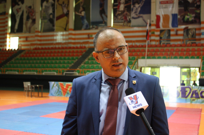Chủ tịch Liên đoàn Vovinam châu Phi kiêm Chủ tịch Liên đoàn Vovinam Algeria, Võ sư Mohamed Djouadj trả lời phỏng vấn. (Ảnh: Anh Tuấn/TTXVN) Hơn 80 võ sinh từ các nước tới Ai Cập thi đấu Việt Võ Đạo ảnh 2