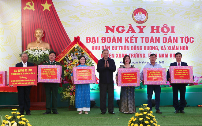 ttxvn_bo_truong_bo_cong_an_du_ngay_hoi_dai_doan_ket_toan_dan_toc_tai_nam_dinh_14_3.jpg