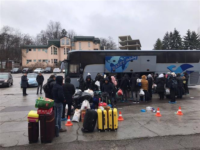 Khoảng 3.500 người Việt đã được sơ tán khỏi vùng chiến sự ảnh 1