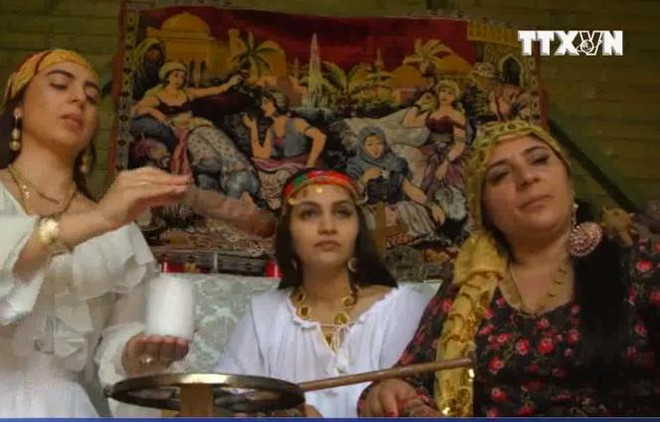 [Video] Kỳ lạ dịch vụ yểm bùa yêu qua mạng của các 'phù thủy' Romania ảnh 1