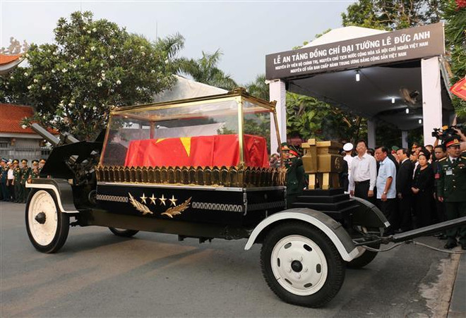 Đại diện Phái đoàn các nước đến viếng nguyên Chủ tịch nước Lê Đức Anh ảnh 1
