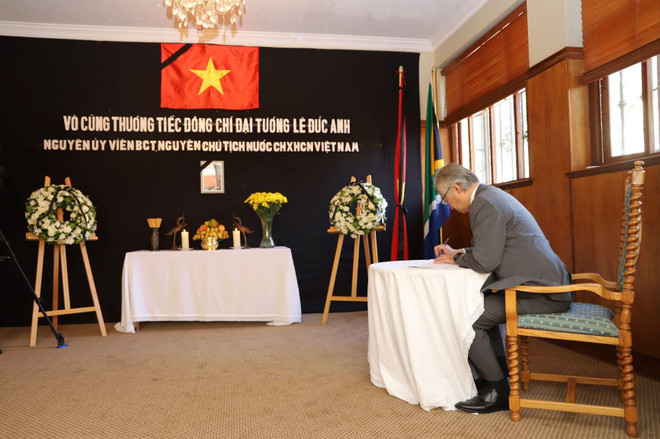 Trang trọng Lễ viếng Chủ tịch nước Lê Đức Anh tại Nam Phi, Mozambique ảnh 2