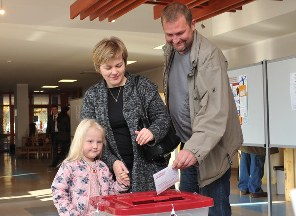 Các chính đảng tại Latvia thảo luận thành lập chính phủ mới ảnh 1