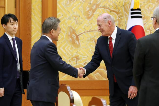 Tổng thống Hàn Quốc gặp lãnh đạo tình báo quốc gia Mỹ ảnh 1