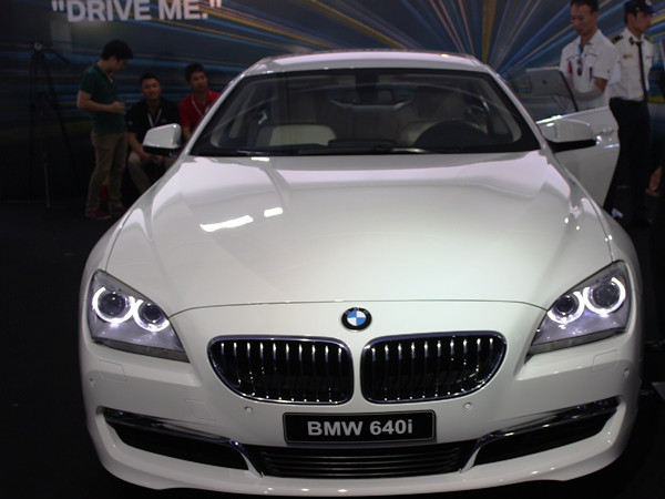 BMW "khoe" hàng loạt xe hạng sang tới người tiêu dùng Việt ảnh 8