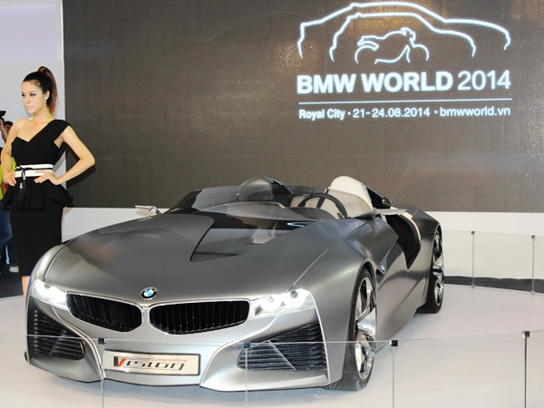 BMW "khoe" hàng loạt xe hạng sang tới người tiêu dùng Việt ảnh 2