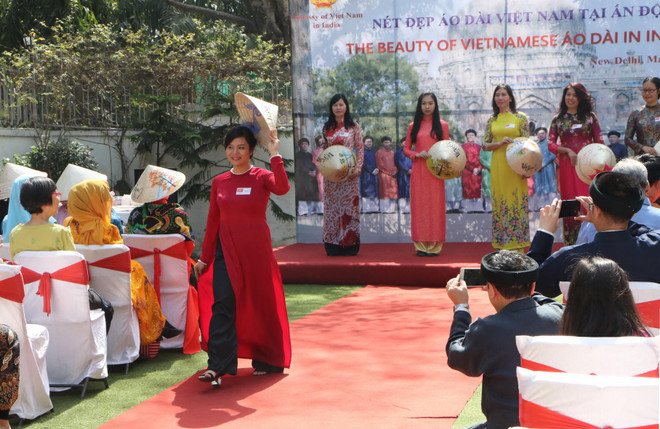 Vẻ đẹp áo dài Việt Nam gây ấn tượng mạnh với bạn bè ASEAN và Ấn Độ ảnh 6