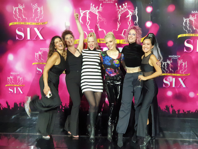 Ca sỹ gốc Việt tỏa sáng trong vở nhạc kịch nổi tiếng "Six" tại Hungary ảnh 4