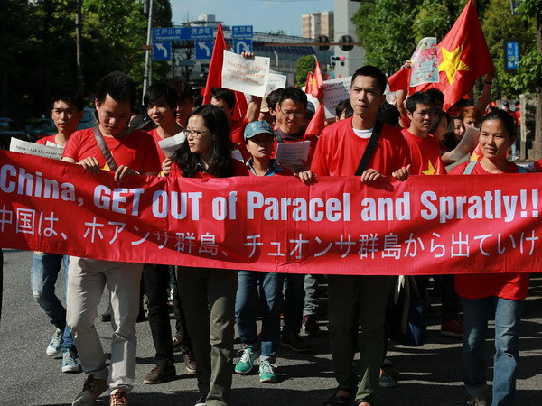 [Photo] Tuần hành phản đối giàn khoan qua ống kính người bạn Nhật ảnh 2