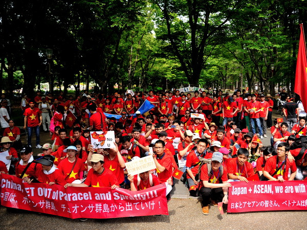 [Photo] Tuần hành phản đối giàn khoan qua ống kính người bạn Nhật ảnh 9