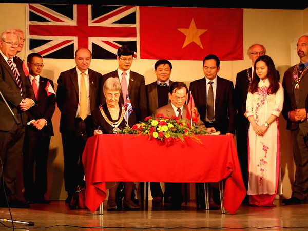 Chính quyền thị trấn cảng Newhaven kết nghĩa với thành phố Vinh ảnh 1