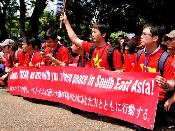 [Photo] Tuần hành phản đối giàn khoan qua ống kính người bạn Nhật ảnh 8