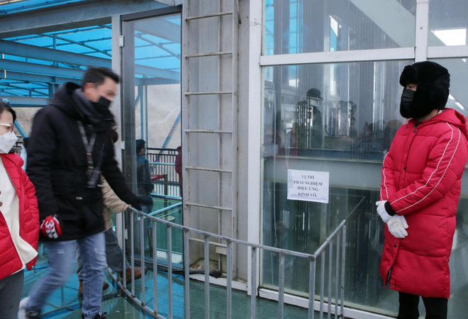 Lai Châu: Yêu cầu thay tấm kính bị nứt ở Khu du lịch Cầu kính Rồng Mây ảnh 2