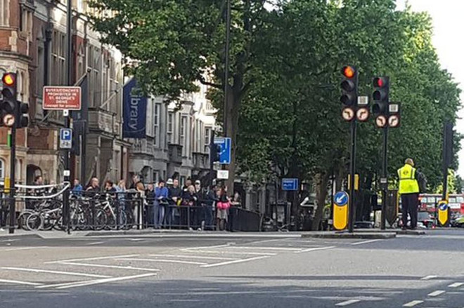 Nhà ga Victoria Coach tại London bị đóng cửa vì gói đồ khả nghi ảnh 1