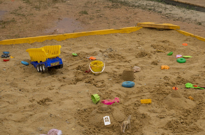 Ngỡ ngàng khi hai bé trai 5 tuổi đào hầm, mua ôtô để chạy trốn ảnh 1