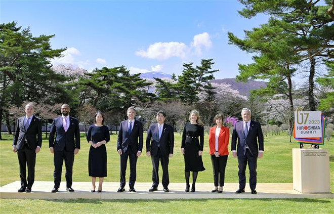 Các Ngoại trưởng G7 chụp ảnh chung tại hội nghị ở thị trấn Karuizawa, tỉnh Nagano, Nhật Bản, ngày 18/4/2023. (Ảnh: Kyodo/TTXVN) G7 thống nhất trong cách thức tiếp cận các vấn đề quốc tế cấp bách ảnh 2
