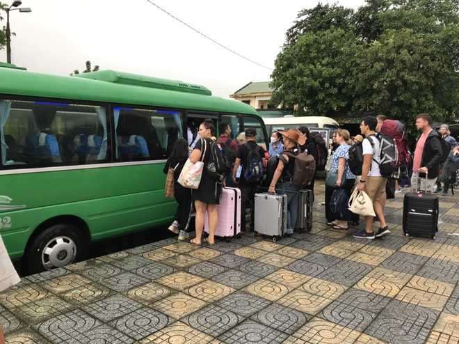 Đường sắt Bắc-Nam bị tê liệt do nhiều điểm sạt lở tại Hà Tĩnh ảnh 5