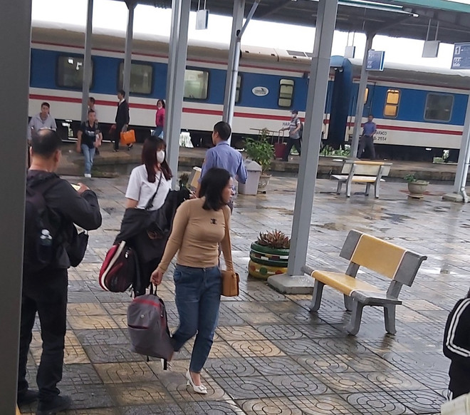 Đường sắt Bắc-Nam bị tê liệt do nhiều điểm sạt lở tại Hà Tĩnh ảnh 3