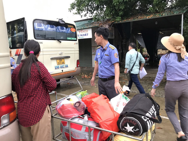 Đường sắt Bắc-Nam bị tê liệt do nhiều điểm sạt lở tại Hà Tĩnh ảnh 7