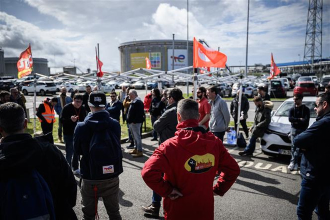 Đình công tại Pháp: Tổng thống Emmanuel Macron triệu tập họp khẩn ảnh 2