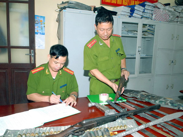 Bắt đối tượng vận chuyển trái phép 70kg thuốc nổ ảnh 1