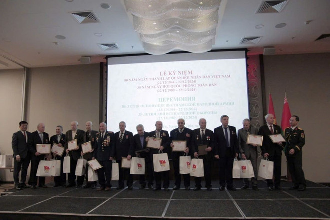 ttxvn_80_nam_ngay_thanh_lap_quan_doi_nhan_dan_viet_nam_tai_belarus_0612-2.jpg