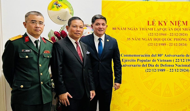 ttxvn_ky_niem_80_nam_ngay_thanh_lap_qdnd_viet_nam_tai_venezuela_0612-2.jpg