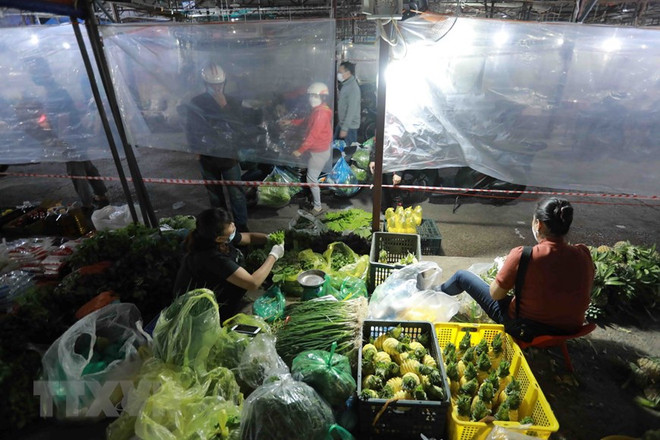 Giá rau xanh tại thị trường Hà Nội tăng mạnh từ 2-3 lần ảnh 1