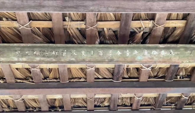 Ngắm cây cầu gỗ mái lợp lá 700 tuổi độc đáo nhất Việt Nam ảnh 5