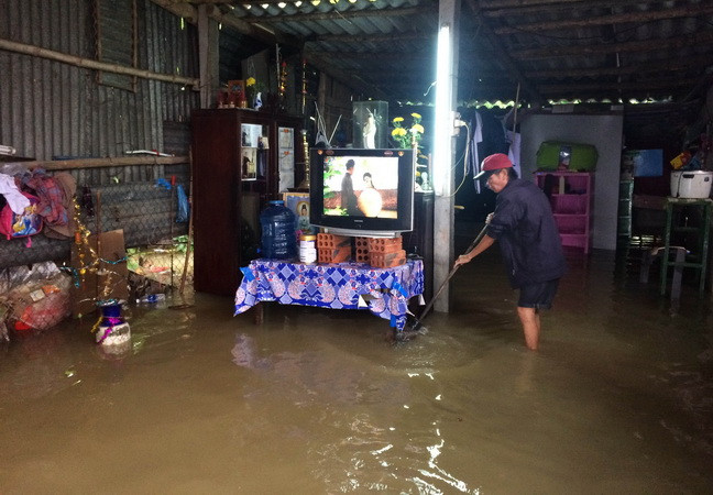 Nước rút chậm, hơn 45.000 ngôi nhà ở Huế vẫn ngập sâu gần 1m ảnh 1