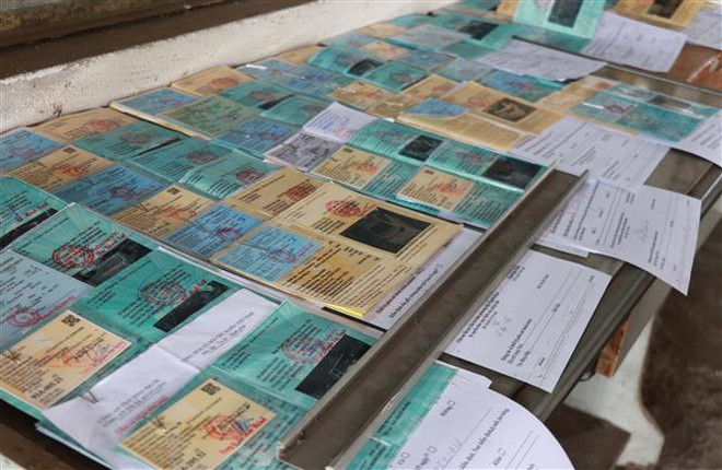 Xe các tỉnh dồn về, các trung tâm đăng kiểm Bình Phước quá tải, ùn ứ ảnh 2