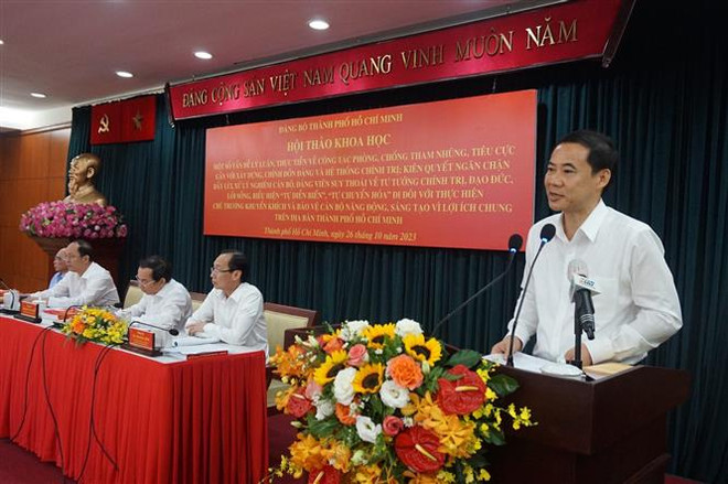 Phòng, chống tham nhũng đi đôi với bảo vệ cán bộ năng động, sáng tạo ảnh 2