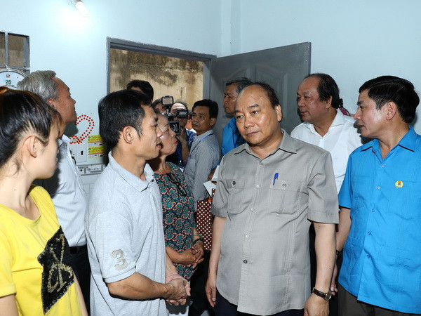 Thủ tướng Nguyễn Xuân Phúc ăn tối cùng công nhân Đồng Nai ảnh 1