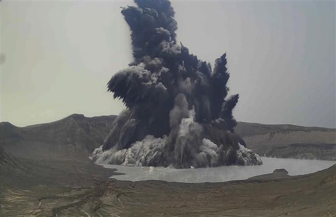 Núi lửa Taal phun trào, Philippines đóng cửa nhiều trường học ảnh 1