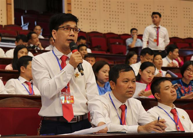 Nông dân nêu kiến nghị tại Hội nghị. (Ảnh: Thanh Thương/TTXVN) Bắc Ninh: Lãnh đạo tỉnh trao đổi, giải quyết khó khăn của nông dân ảnh 2