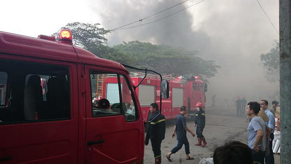 [Photo] Hiện trường vụ cháy kho hàng Diana tại Vĩnh Tuy ảnh 4