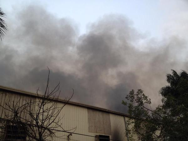 [Photo] Hiện trường vụ cháy kho hàng Diana tại Vĩnh Tuy ảnh 9