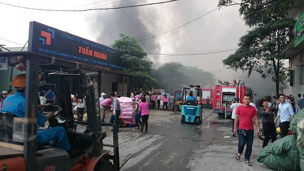 [Photo] Hiện trường vụ cháy kho hàng Diana tại Vĩnh Tuy ảnh 2
