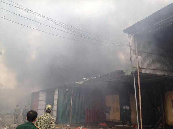 [Photo] Hiện trường vụ cháy kho hàng Diana tại Vĩnh Tuy ảnh 10