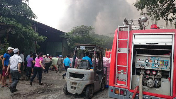 [Photo] Hiện trường vụ cháy kho hàng Diana tại Vĩnh Tuy ảnh 1