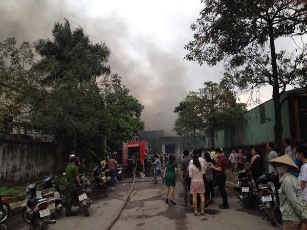 [Photo] Hiện trường vụ cháy kho hàng Diana tại Vĩnh Tuy ảnh 8