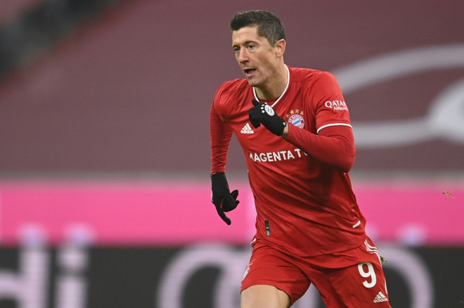 Giúp Bayern hạ Wolfsburg, Lewandowski chạy đà ấn tượng cho The Best ảnh 1