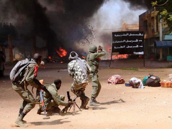 Mali: Ít nhất 10 binh sỹ thiệt mạng trong vụ tấn công khủng bố ảnh 1