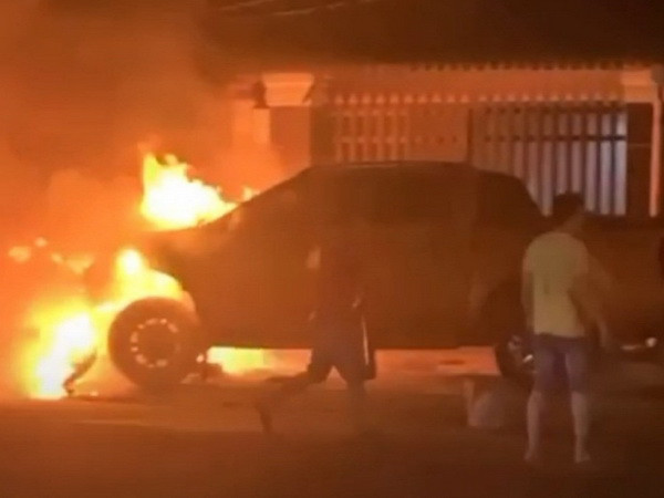 Bình Dương: Làm rõ vụ xe bán tải nghi cán xe máy rồi bốc cháy ảnh 1